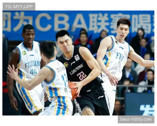 如何准确判定抢篮板犯规？关键步骤与常见争议解析